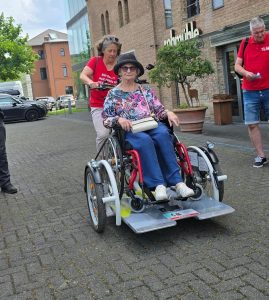 Gitta reitet Pegasus, von vorne gesehen